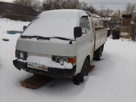 1992 Nissan Vanette Truck, белый, 420000 рублей, вид 1
