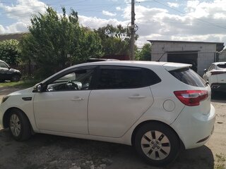 2012 Kia Rio 5-speed III, белый, 620000 рублей, вид 5