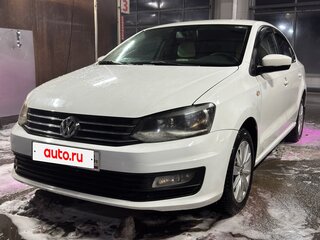 2018 Volkswagen Polo V Рестайлинг, белый, 600000 рублей, вид 1