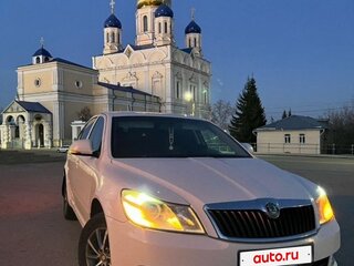 2010 Skoda Octavia II (A5) Рестайлинг, белый, 500000 рублей, вид 2