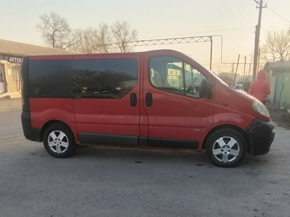 2003 Opel Vivaro, красный, 850000 рублей - вид 1