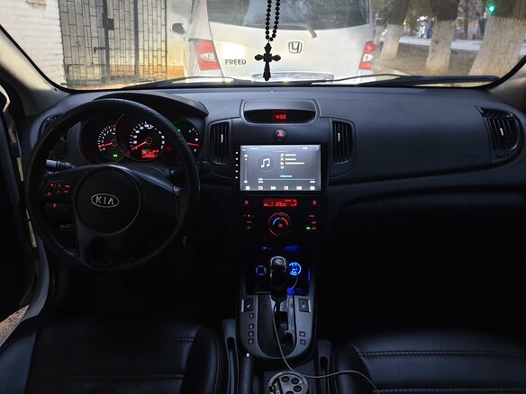 2009 Kia Cerato 4-speed II, белый, 650000 рублей - вид 5