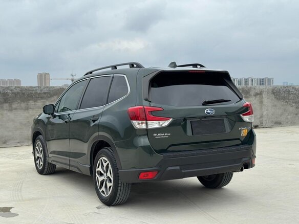 2021 Subaru Forester V Рестайлинг, зелёный - вид 4