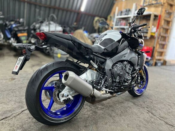 2021 Yamaha MT-10SP, серебристый, 1780000 рублей - вид 3