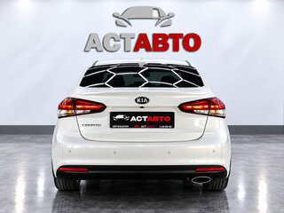 2018 Kia Cerato III Рестайлинг (Classic), белый, 1530000 рублей, вид 5