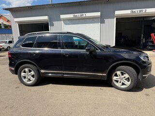 2017 Volkswagen Touareg II Рестайлинг, чёрный, 3400000 рублей, вид 5