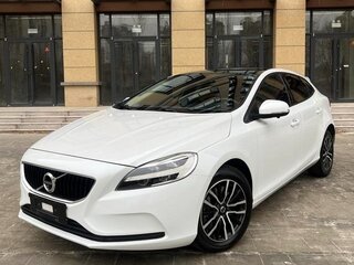 2019 Volvo V40 II Рестайлинг, белый, 1625000 рублей, вид 1