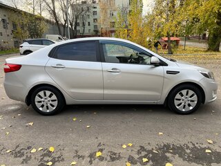2011 Kia Rio 5-speed III, серебристый, 840000 рублей, вид 5