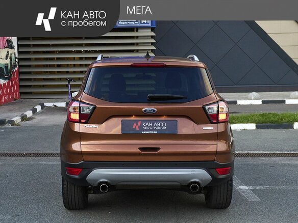 2017 Ford Kuga II Рестайлинг, коричневый, 1598000 рублей - вид 3