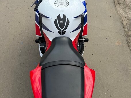 2017 Honda CBR 600RR, красный, 889000 рублей, вид 4