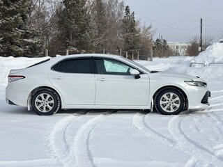 2018 Toyota Camry VIII (XV70), белый, 2450000 рублей, вид 4