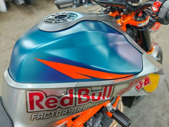 2021 KTM 1290 Super Duke R, серебристый, 1490000 рублей - вид 9