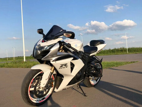 2009 Suzuki GSX-R 1000, серебристый, 799000 рублей, вид 4