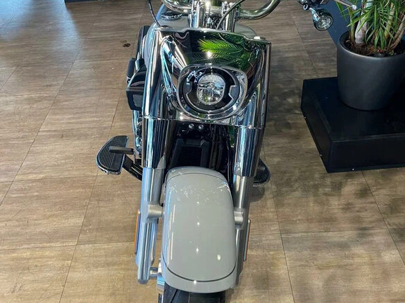 2025 Harley-Davidson Fat Boy, серебристый, 3850000 рублей - вид 15