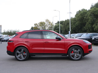 2025 Porsche Cayenne S III Рестайлинг, красный, 18641307 рублей, вид 4