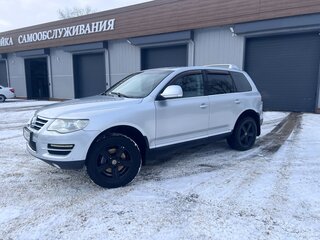 2008 Volkswagen Touareg I Рестайлинг, серебристый, 1250000 рублей, вид 1