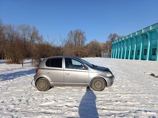 2001 Toyota Vitz I (P10), серый, 450000 рублей, вид 3