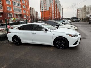 2021 Lexus ES 250 VII, белый, 4700000 рублей, вид 3