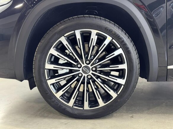 2026 Geely Monjaro I Рестайлинг 2 (China Market), чёрный, 4090000 рублей - вид 24