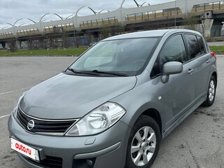 2011 Nissan Tiida I Рестайлинг, серый, 630000 рублей, вид 1