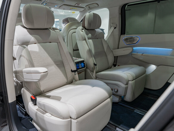 2026 Lynk & Co 900, чёрный - вид 20