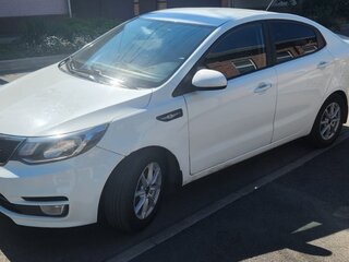 2017 Kia Rio III Рестайлинг, белый, 850000 рублей, вид 2