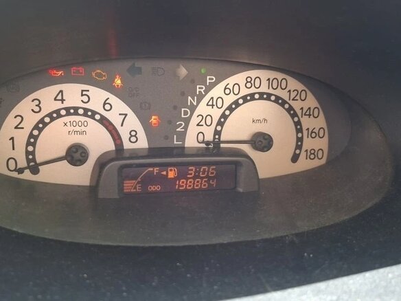 2001 Toyota FunCargo, чёрный, 330000 рублей - вид 10