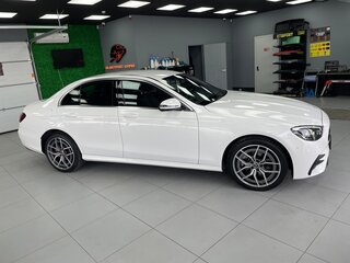 2021 Mercedes-Benz E-Класс 200 V (W213, S213, C238) Рестайлинг, белый, 7200000 рублей, вид 3