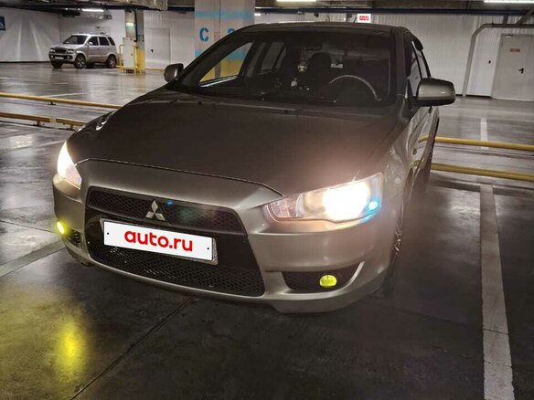 2007 Mitsubishi Lancer X, бежевый, 600000 рублей - вид 4