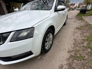 2018 Skoda Octavia III (A7) Рестайлинг, белый, 800000 рублей, вид 1