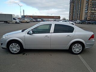 2011 Opel Astra H Рестайлинг, серебристый, 570000 рублей, вид 4