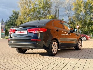 2016 Kia Rio III Рестайлинг, чёрный, 700000 рублей, вид 5