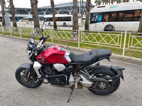 2018 Honda CB 1000R, красный, 1100000 рублей, вид 1