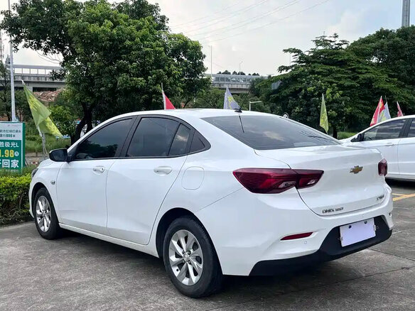 2022 Chevrolet Onix II, белый - вид 2