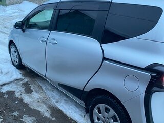 2017 Toyota Sienta II, серебристый, 1385000 рублей, вид 4