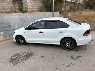 2018 Volkswagen Polo V Рестайлинг, белый, 1000000 рублей, вид 2