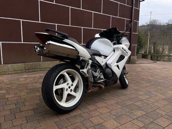 2005 Honda VFR 800, белый, 580000 рублей - вид 2
