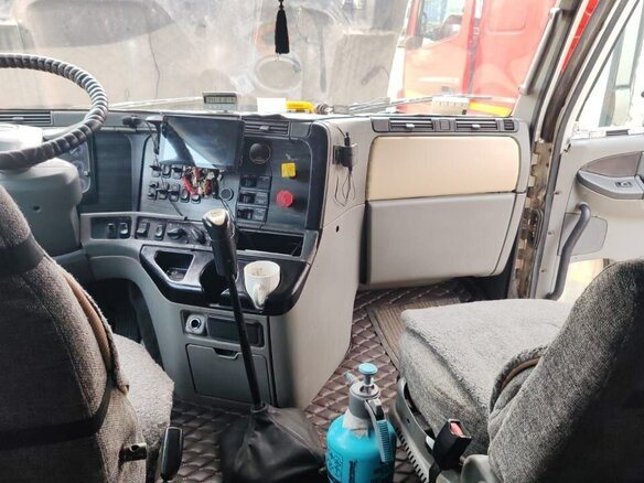 2004 Freightliner Columbia, белый, 1000000 рублей - вид 6