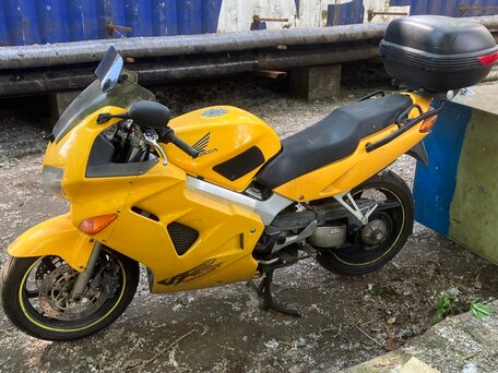 1999 Honda VFR 800, жёлтый, 350000 рублей, вид 3