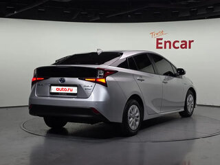 2021 Toyota Prius IV Рестайлинг (XW50), серый, 1620100 рублей, вид 2