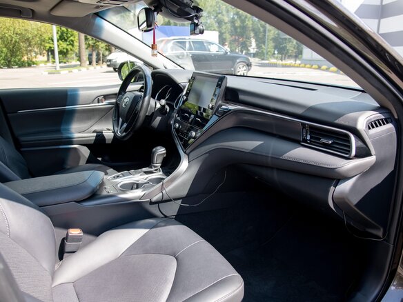 2022 Toyota Camry VIII (XV70) Рестайлинг, коричневый, 5600000 рублей - вид 22