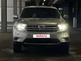 2011 Toyota Highlander II (XU40) Рестайлинг, серебристый, 1499000 рублей, вид 1
