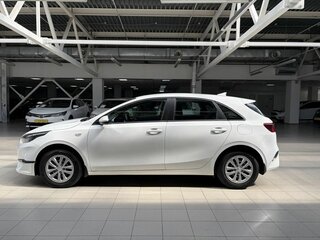 2022 Kia Ceed III Рестайлинг, белый, 1990000 рублей, вид 2