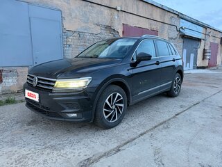 2018 Volkswagen Tiguan II, чёрный, 2250000 рублей, вид 1