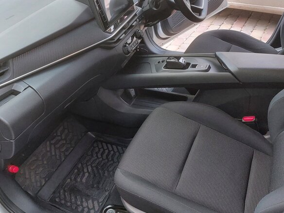 2021 Nissan Note e-Power III, серебристый, 1750000 рублей - вид 2