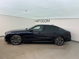 2025 BMW 5 серии Long 530Li xDrive VIII (G60/G61/G68), чёрный, 8455000 рублей, вид 2