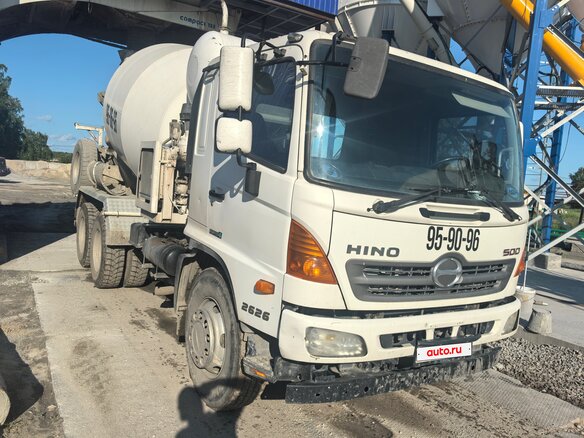2013 Hino Бетоносмеситель, белый, 4200000 рублей - вид 1