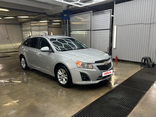 2013 Chevrolet Cruze I Рестайлинг, серебристый, 700000 рублей, вид 3