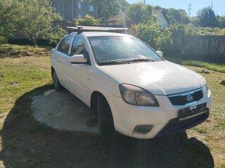 2010 Kia Rio II Рестайлинг, белый, 400000 рублей, вид 3