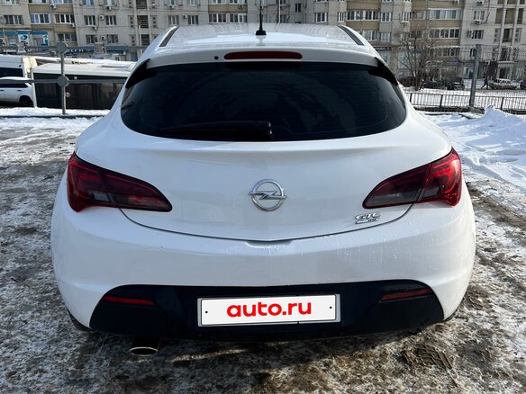 2013 Opel Astra GTC J Рестайлинг, белый, 840000 рублей - вид 3